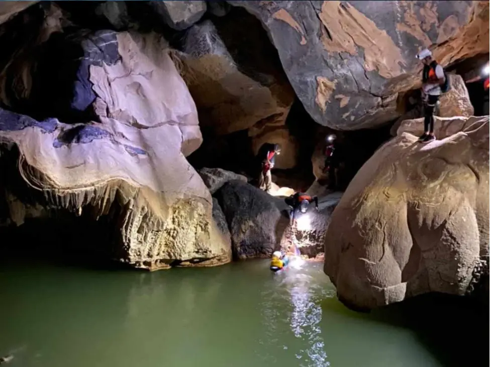 Al Hoota Cave