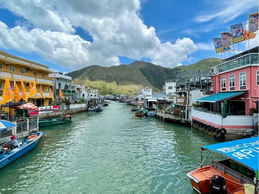 Tai O Fishing Village (stilt houses, pink dolphins boat tours)
